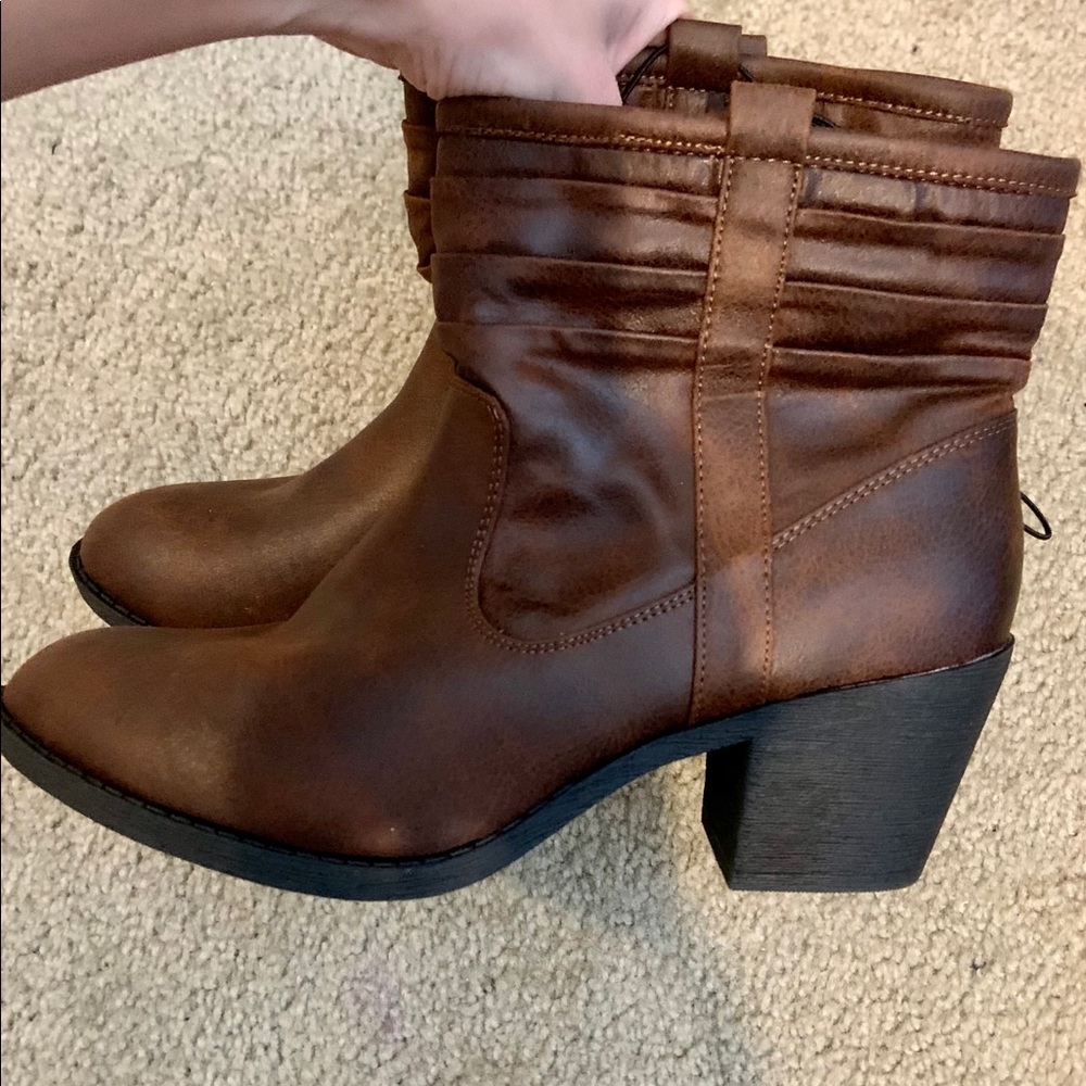 Arizona co. booties with heel brand new